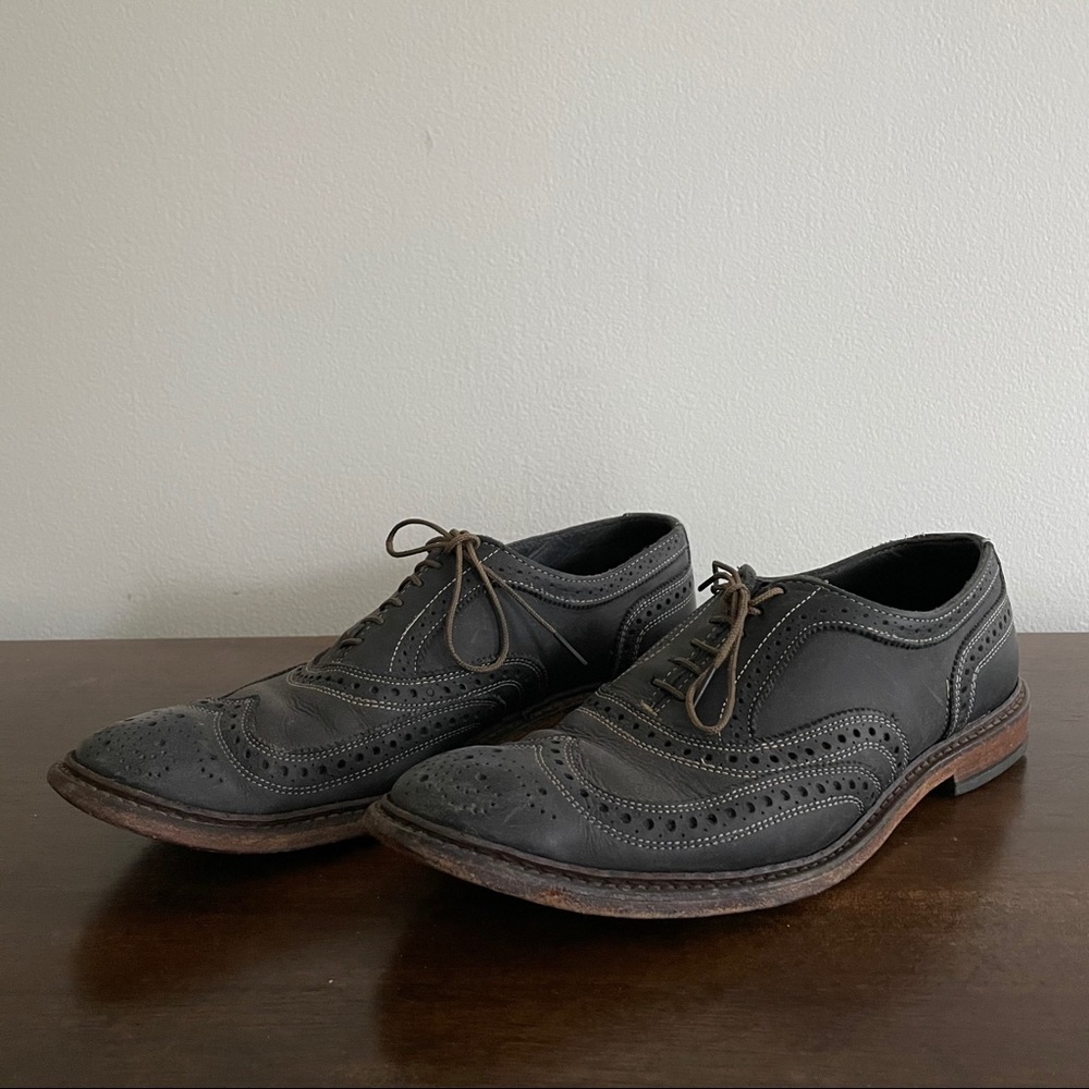 Allen Edmonds Oxford Wingtip shoe - 10.5